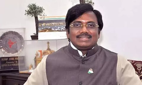 தெலுங்கானா: பாஜகவில் இருந்து விலகி காங்கிரசில் இணைந்த விவேக் வெங்கடசாமி