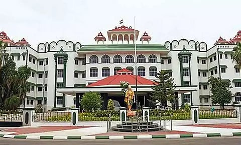 சிறுபான்மையினர் என்றாலே சமூக விரோத நடவடிக்கையில் ஈடுபடுவார்களா ? உயர் நீதிமன்ற மதுரைக்கிளை கேள்வி