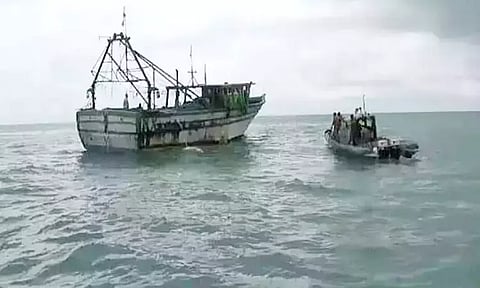 தூத்துக்குடி மீனவர்கள் 12 பேருக்கு ரூ.2.27 கோடி அபராதம்