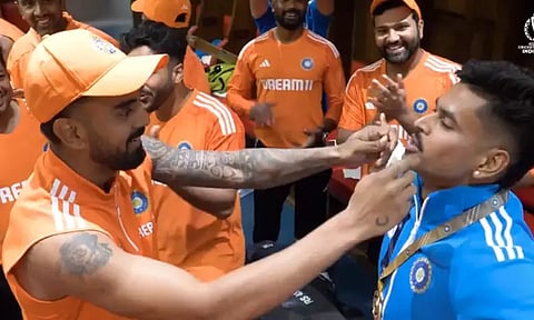 சிறந்த பீல்டருக்கான தங்கப்பதக்கத்தை கைப்பற்றிய ஸ்ரேயாஸ் ஐயர்..!