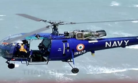 கொச்சியில் கடற்படை ஹெலிகாப்டர் பயிற்சியின்போது விபத்து - ஒருவர் பலி