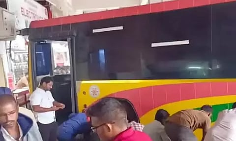 ஆந்திரா - விஜயவாடா பேருந்து நிலையத்தில் பயங்கர விபத்து