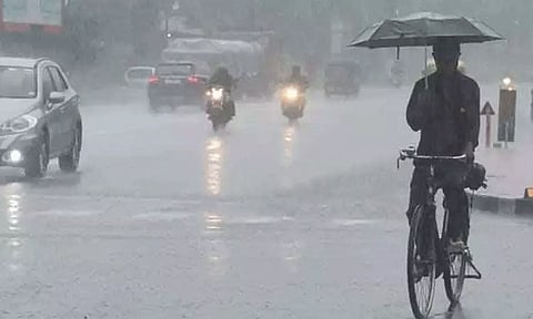 சென்னையில் விட்டு விட்டு பெய்யும் கனமழை - வாகன ஓட்டிகள் அவதி