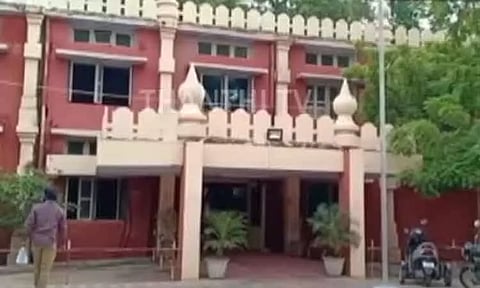 நெல்லை மாநகராட்சி ஆணையாளருக்கு பிடிவாரண்ட் - மாவட்ட நுகர்வோர் கோர்ட்டு உத்தரவு