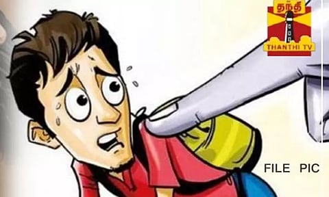 ஜூனியர் மாணவருக்கு மொட்டையடித்து ராகிங் - 7 சீனியர் மாணவர்கள் கைது