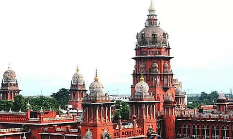 தொடக்க கல்வி மட்டுமே அடிப்படை உரிமை, உயர்கல்வி அடிப்படை உரிமை அல்ல - ஐகோர்ட்டு கருத்து