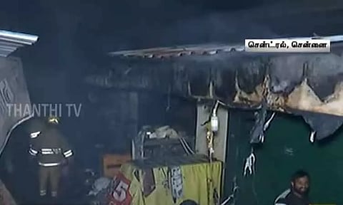 சென்னை நேரு உள்விளையாட்டு அரங்கம் அருகே மார்க்கெட் பகுதியில் தீ விபத்து