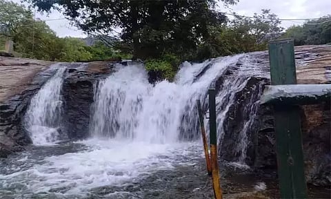 கும்பக்கரை அருவியில் 11-வது நாளாக சுற்றுலாப் பயணிகள் குளிக்க தடை..!