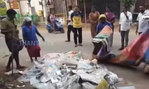 குப்பை மேடான புதுக்கோட்டை... களத்தில் இறங்கிய 400 தூய்மைப் பணியாளர்கள்