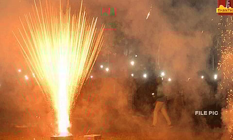 தீபாவளியின்போது விதிமுறைகளை மீறி பட்டாசு வெடித்ததாக சென்னையில் 568 வழக்குகள் பதிவு