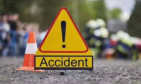 டிராக்டர்-டிராலீ மீது பைக் மோதி 2 பேர் பலி