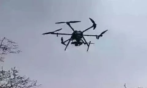 பாகிஸ்தானில் இருந்து அத்துமீறி நுழைந்த டிரோன்... சுட்டு வீழ்த்திய பி.எஸ்.எப். வீரர்கள்