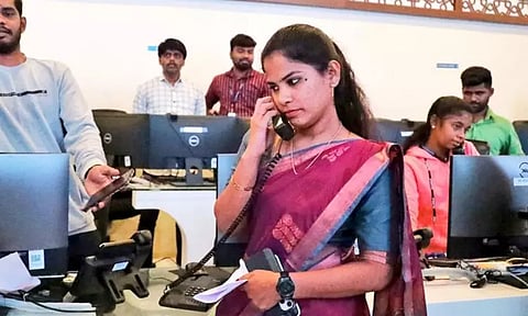 கனமழை எதிரொலி : சென்னை கட்டுப்பாட்டு மையத்தில் மேயர் பிரியா ஆய்வு