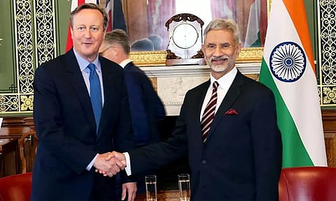 இங்கிலாந்து வெளியுறவுத் துறை மந்திரி டேவிட் கேமரூனுடன் ஜெய்சங்கர் சந்திப்பு