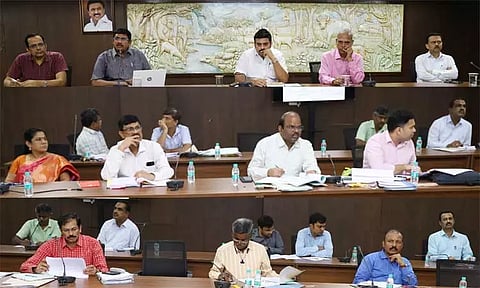 வனப்பாதுகாப்பிற்காக வனத்துறை மூலம் மேற்கொள்ளப்பட்டு வரும் வளர்ச்சி பணிகள் குறித்த ஆய்வுக்கூட்டம்