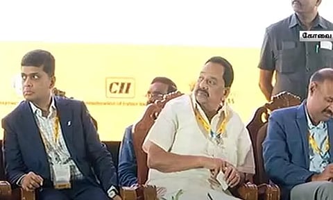 பொங்கலுக்கான வேட்டி, சேலைகள் டிசம்பரில் வருவாய்த்துறையிடம் ஒப்படைப்பு - அமைச்சர் காந்தி தகவல்