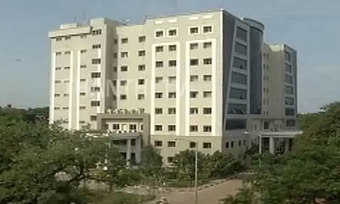 சென்னையில் 22 போலீசார் காத்திருப்பு பட்டியலுக்கு மாற்றம் - காவல் ஆணையர் நடவடிக்கை