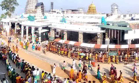 பழனி கோவிலுக்கு மதியம் 12 மணி வரை மட்டுமே செல்ல பக்தர்களுக்கு அனுமதி