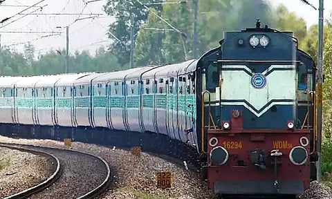 உலகக் கோப்பை இறுதிப் போட்டியை காண ரசிகர்களுக்காக சிறப்பு ரயில்கள் இயக்கம் - ரயில்வே நிர்வாகம்