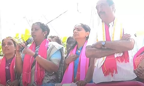 தெலுங்கானா: தேர்தல் பிரசாரத்தில் திடீரென மயங்கிய முதல்-மந்திரியின் மகள்