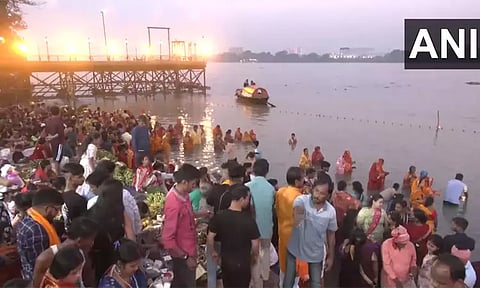 சூரியனை வழிபடும் சாத்பூஜை: வடமாநிலங்களில் கொண்டாட்டம்