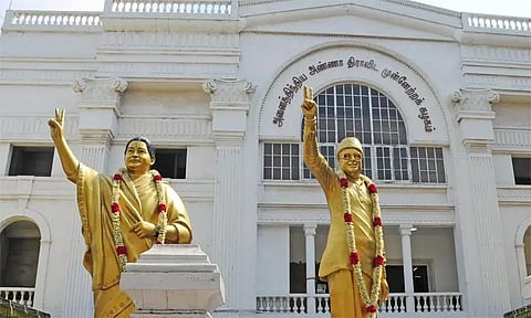 இன்று மாலை 4 மணிக்கு அதிமுக மாவட்டச் செயலாளர்கள் கூட்டம்