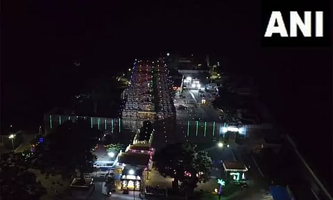 கள்ளழகர் கோவில் ராஜகோபுரத்துக்கு நாளை கும்பாபிஷேகம்: யாகசாலை பூஜைகள் தொடங்கின