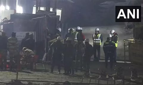 சுரங்கத்தில் சிக்கித் தவிக்கும் 41 தொழிலாளர்கள்: மீட்பு பணியில் பின்னடைவு