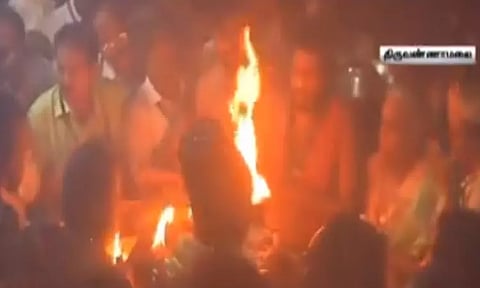 திருவண்ணாமலை அண்ணாமலையார் கோவிலில் பரணி தீபம் ஏற்றம்: திரளான பக்தர்கள் பங்கேற்பு