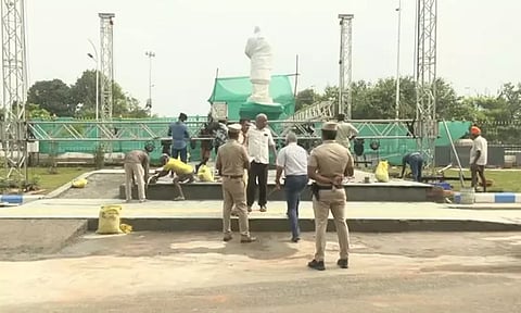 முன்னாள் பிரதமர் வி.பி.சிங் சிலை திறப்பு நிகழ்ச்சி - இறுதிகட்ட பணிகள் தீவிரம்