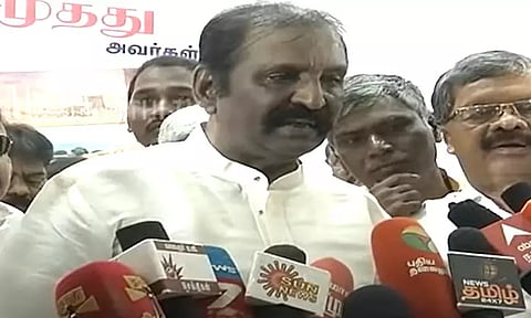 'நடிகைகளை தவறாக சித்தரிப்பதை கடுமையாக கண்டிக்கிறேன்' - கவிஞர் வைரமுத்து