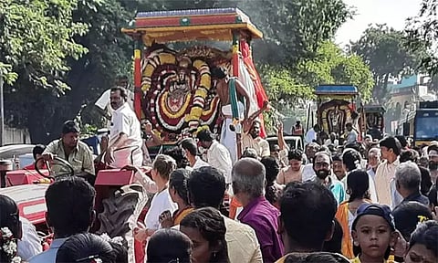 கிரிவலம் சென்ற அண்ணாமலையார்... வழிநெடுக கற்பூர ஆரத்தி எடுத்து பக்தர்கள் தரிசனம்