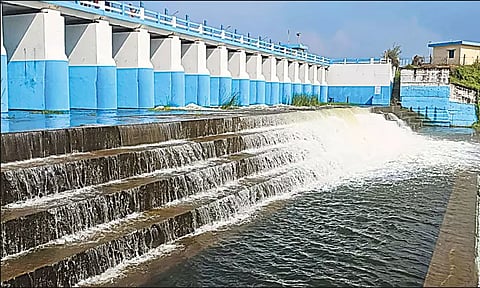 செம்பரம்பாக்கம் ஏரியில் இருந்து 1,000 கனஅடி உபரி நீர் திறப்பு - கரையோர மக்களுக்கு வெள்ள அபாய எச்சரிக்கை