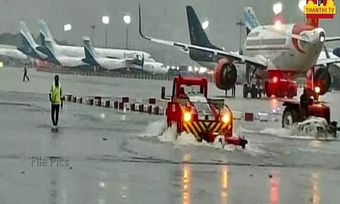 கனமழை காரணமாக சென்னை விமான நிலையத்தில் 8 விமானங்கள் ரத்து