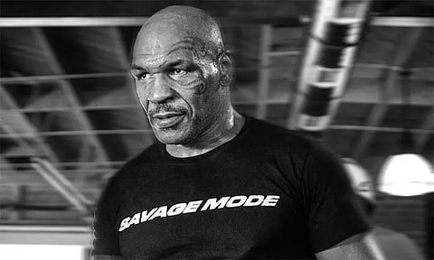 விமானத்தில் நடந்த தாக்குதல்.. மைக் டைசனிடம் குத்து வாங்கியவர் ரூ.3 கோடி இழப்பீடு கேட்கிறார்