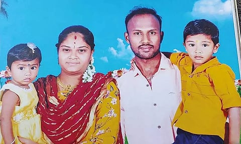 குடும்ப தகராறில் கோவில் பிரசாதத்தில் விஷம் கலந்து கொடுத்து 2 குழந்தைகள் கொலை; தந்தையின் கொடூர செயல்