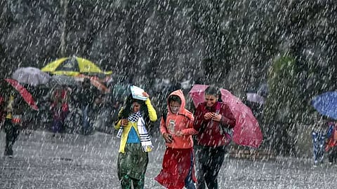 மிக்ஜாம் புயல்: விழுப்புரம் மாவட்டத்தில் நாளை பள்ளி, கல்லூரிகளுக்கு விடுமுறை