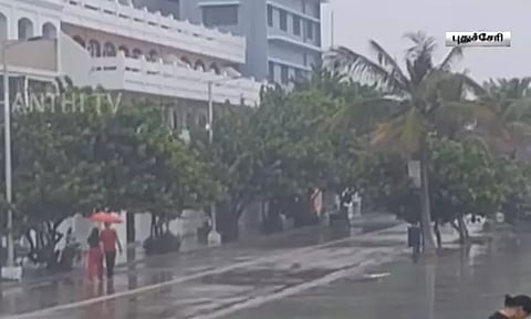 புயல் முன்னெச்சரிக்கை; தயார் நிலையில் 211 நிவாரண மையங்கள் - புதுச்சேரி கலெக்டர் தகவல்