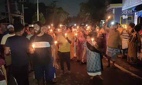 புது வண்ணாரப்பேட்டையில் மின்சாரம் வேண்டி பொதுமக்கள் போராட்டம்