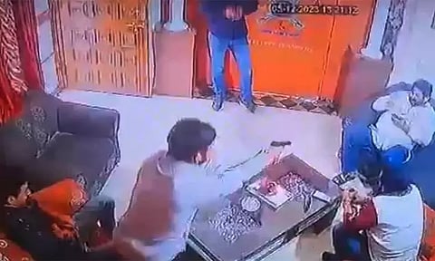 ராஜஸ்தானில் வீட்டிற்குள் புகுந்து துப்பாக்கிச் சூடு: சிசிடிவி காட்சிகள் வெளியாகி அதிர்ச்சி