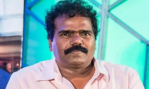 'குறை கூறுவதை தவிர்த்து அனைத்து கட்சியினரும் உதவி செய்வதே உண்மையான அரசியல்' - தங்கர் பச்சான்