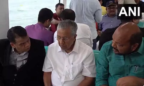 வாட்டர் மெட்ரோவில் பயணம் செய்த கேரள முதல் மந்திரி பினராயி விஜயன்