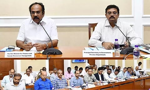 மழை வெள்ளத்தில் சேதமடைந்த வாகனங்களுக்கு விரைவில் காப்பீட்டு தொகை; அமைச்சர் தங்கம் தென்னரசு தகவல்