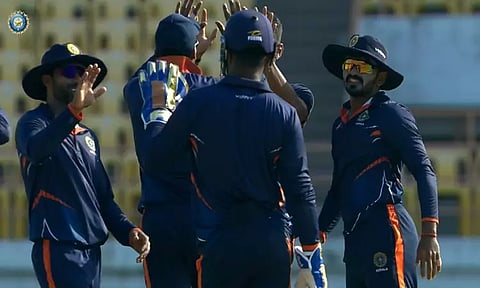 விஜய் ஹசாரே கோப்பை கிரிக்கெட்: கேரளா, பெங்கால் அணிகள் கால்இறுதிக்கு முன்னேற்றம்