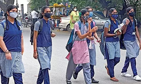 மழையால் பாதிக்கப்பட்ட 4 மாவட்டங்களில் நாளை பள்ளிகள், கல்லூரிகள் மீண்டும் திறப்பு