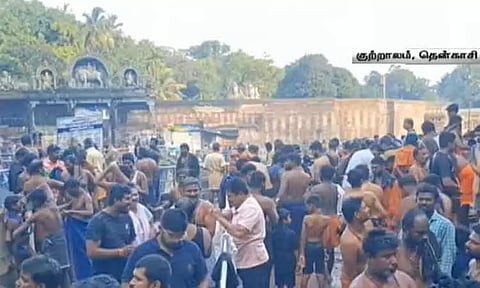 குற்றால அருவிகளில் நீர்வரத்து அதிகரிப்பு - படையெடுக்கும் ஐயப்ப பக்தர்கள்