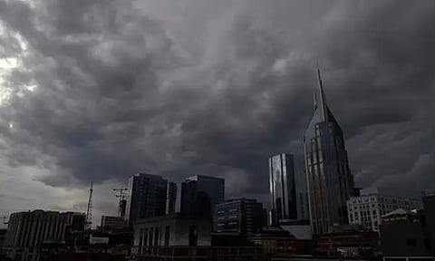 அமெரிக்காவை புரட்டி போட்ட புயல்.85 ஆயிரம் வீடுகள் இருளில் மூழ்கின