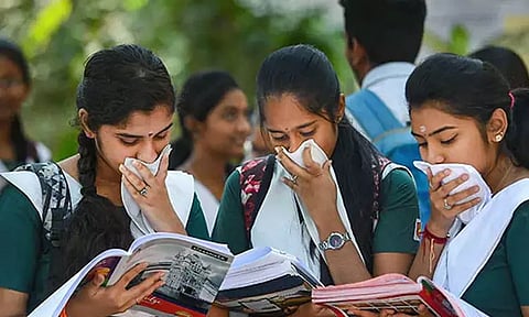 சி.பி.எஸ்.இ. 10, 12-ம் வகுப்பு பொதுத்தேர்வு அட்டவணை வெளியீடு: பிப்ரவரி 15-ந்தேதி தொடங்குகிறது