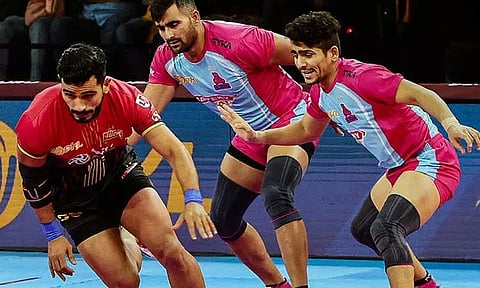 புரோ கபடி லீக்: ஜெய்ப்பூர் அணியை வீழ்த்தி பெங்களூரு அணி வெற்றி