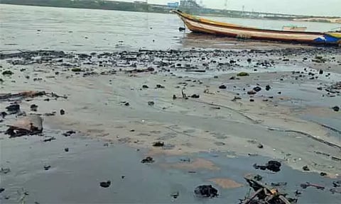 எண்ணெய் கழிவுகளை அகற்றும் பணி; ஒடிசாவில் இருந்து வல்லுநர் குழு இன்று வருகை